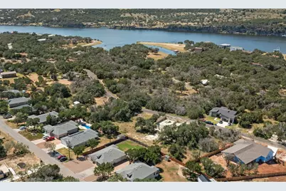 21800 Cardinal Avenue, Lago Vista, TX 78645 - Photo 12