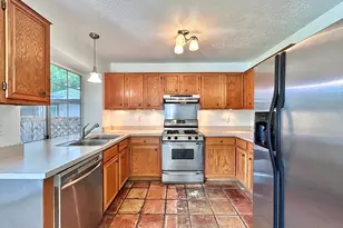 806 Minturn Ln, Austin, TX 78748 - Photo 8