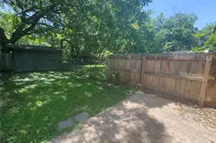 309 S Guadalupe St, Lockhart, TX 78644 - Photo 10