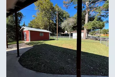 1009 Lawndale Avenue, Brenham, TX 77833 - Photo 2