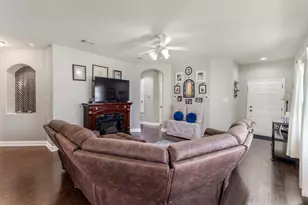 1015 Hondo Ln, Hutto, TX 78634 - Photo 4