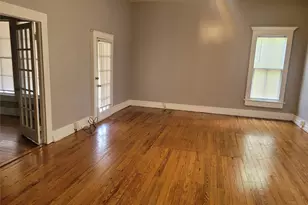 403 Fawcett St, Smithville, TX 78957 - Photo 4