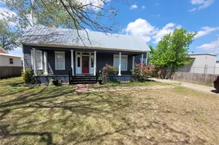 403 Fawcett St, Smithville, TX 78957 - Photo 2