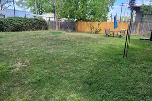 403 Fawcett St, Smithville, TX 78957 - Photo 18