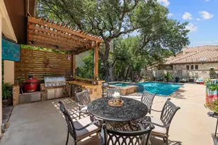 7 Sunview Rd, The Hills, TX 78738 - Photo 2