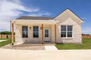 802 S Creek St, Fredericksburg, TX 78624 - Photo 2