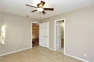 5401 Spring Meadow Rd, Austin, TX 78744 - Photo 12
