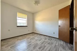 302 Calhoun Dr, Rockdale, TX 76567 - Photo 6