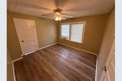 2305 Main Street, Bastrop, TX 78602 - Photo 4