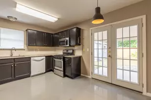 3205 Susquehanna Ln, Austin, TX 78723 - Photo 8