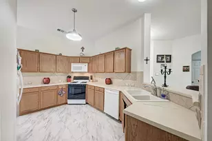 104 Edison Dr, Hutto, TX 78634 - Photo 10