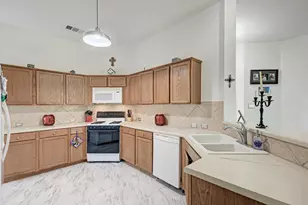 104 Edison Dr, Hutto, TX 78634 - Photo 12