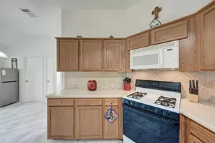 104 Edison Dr, Hutto, TX 78634 - Photo 14