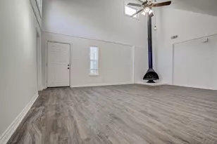 1807 Briar Hill Dr, Austin, TX 78741 - Photo 4