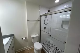 100 Bay Point Dr, Horseshoe Bay, TX 78657 - Photo 6
