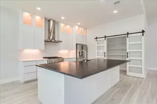 1215 Howard St, Taylor, TX 76574 - Photo 2