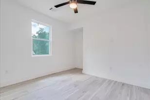 1215 Howard St, Taylor, TX 76574 - Photo 30