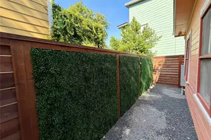 1211 E 2nd St, Austin, TX 78702 - Photo 34