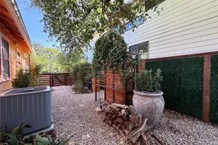 1211 E 2nd St, Austin, TX 78702 - Photo 36