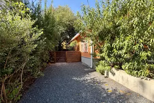 1211 E 2nd St, Austin, TX 78702 - Photo 38