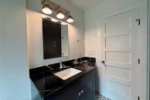 1211 E 2nd St, Austin, TX 78702 - Photo 18
