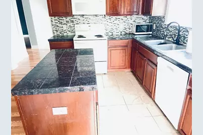 107 E Wheeler Street E, Manor, TX 78653 - Photo 2