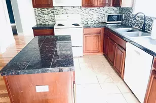 107 E Wheeler Street E, Manor, TX 78653 - Photo 2