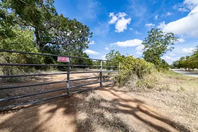 1350 Cattlemens Row, Lockhart, TX 78644 - Photo 4