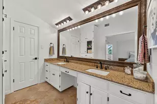 50 Stillmeadow Dr, The Hills, TX 78738 - Photo 12