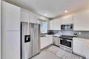 814 N Bluff Dr, Austin, TX 78745 - Photo 10