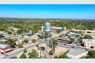 403 W Anderson Avenue, Round Rock, TX 78664 - Photo 2