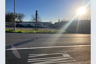 5225 E Cesar Chavez Street, Austin, TX 78702 - Photo 2