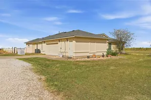 15620 Harry Lind Rd, Elgin, TX 78621 - Photo 32
