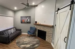 421 W San Antonio St, San Marcos, TX 78666 - Photo 2