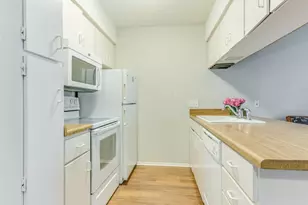 910 Duncan Ln, Austin, TX 78705 - Photo 4