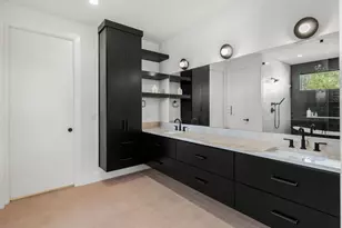 1301 Deloney St, Austin, TX 78721 - Photo 24