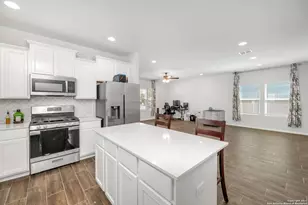 1121 Esplanade Pkwy, San Marcos, TX 78666 - Photo 6