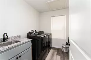 1704 N Hoover Ave, Cameron, TX 76520 - Photo 20