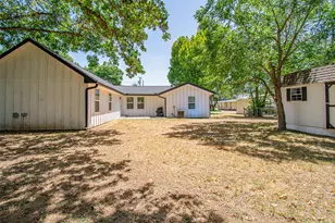 1704 N Hoover Ave, Cameron, TX 76520 - Photo 22