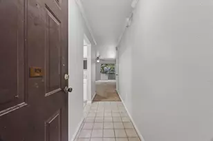 501 W 26th St, Austin, TX 78705 - Photo 2