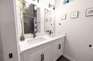 3923 E 16th St, Austin, TX 78721 - Photo 32