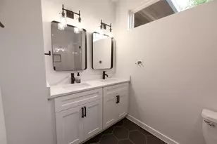 3923 E 16th St, Austin, TX 78721 - Photo 26