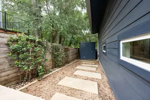 3923 E 16th St, Austin, TX 78721 - Photo 36