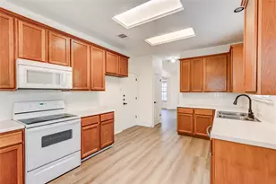 8116 Forest Heights Ln, Austin, TX 78749 - Photo 12