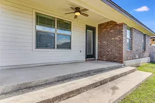 224 Geode Ln, Jarrell, TX 76537 - Photo 32