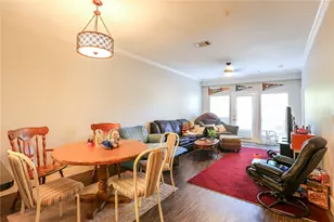 910 W 25th St, Austin, TX 78705 - Photo 12