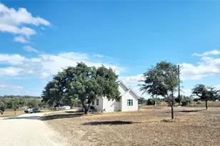 621 Stanton Rd, Johnson City, TX 78636 - Photo 2