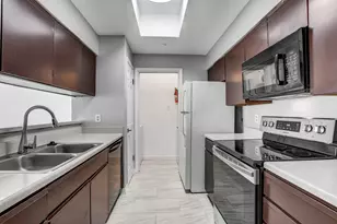 807 W 25th St, Austin, TX 78705 - Photo 8