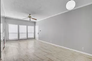 807 W 25th St, Austin, TX 78705 - Photo 4