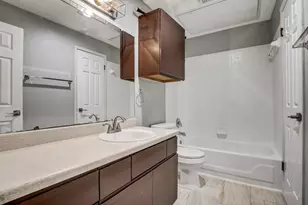 807 W 25th St, Austin, TX 78705 - Photo 16